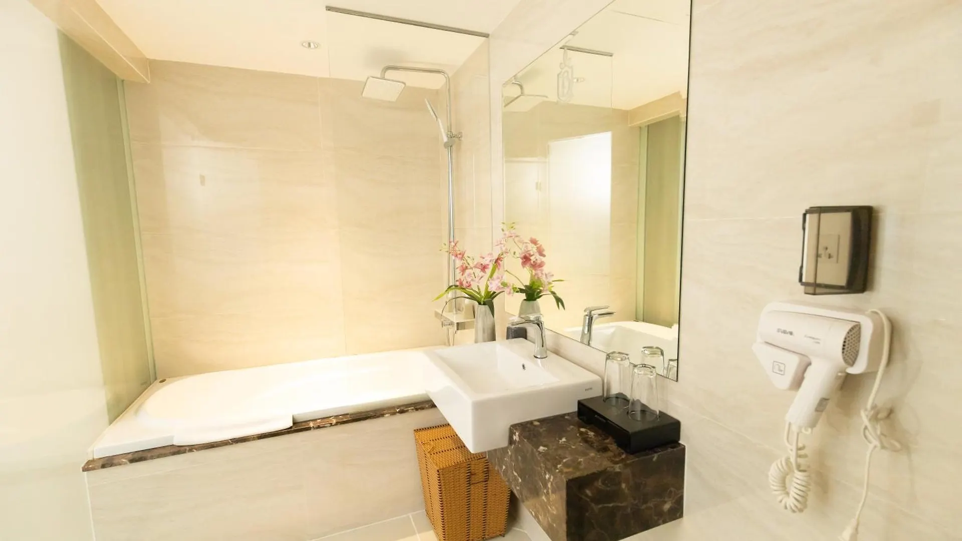 Nicecy Suite Hotel & Spa Ho Chi Minh City